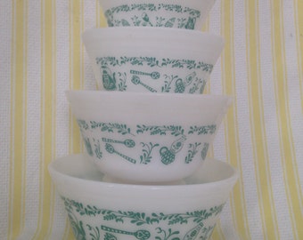 Vintage Federal Glass Nesting Mixing Bowls - Set of 4 - "Antique" or "Ustensil" Pattern