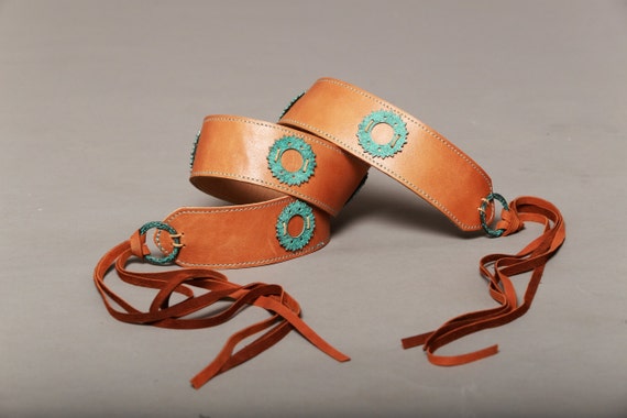 Boho leather belt with turquoise metal decoration. Natural