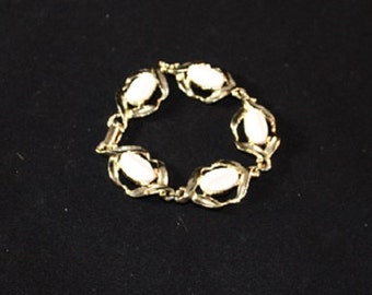 Vintage White Thermoset Bracelet, Gold Plated, 7 inches, 313196