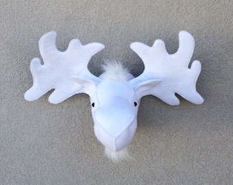 Moose / Felt animal head / wall decor / baby room / nursery decor / stuffed animals / woodland decor