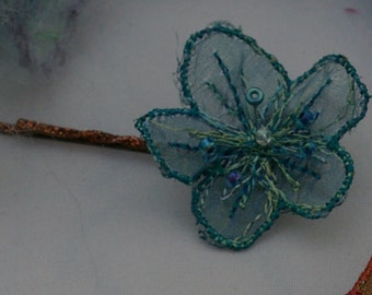 Hair flowers with wired stamens on bobby pins. Machine embroidered flower clips. Bridal hair clips. Boho hair clips. Bridesmaids hair clips.