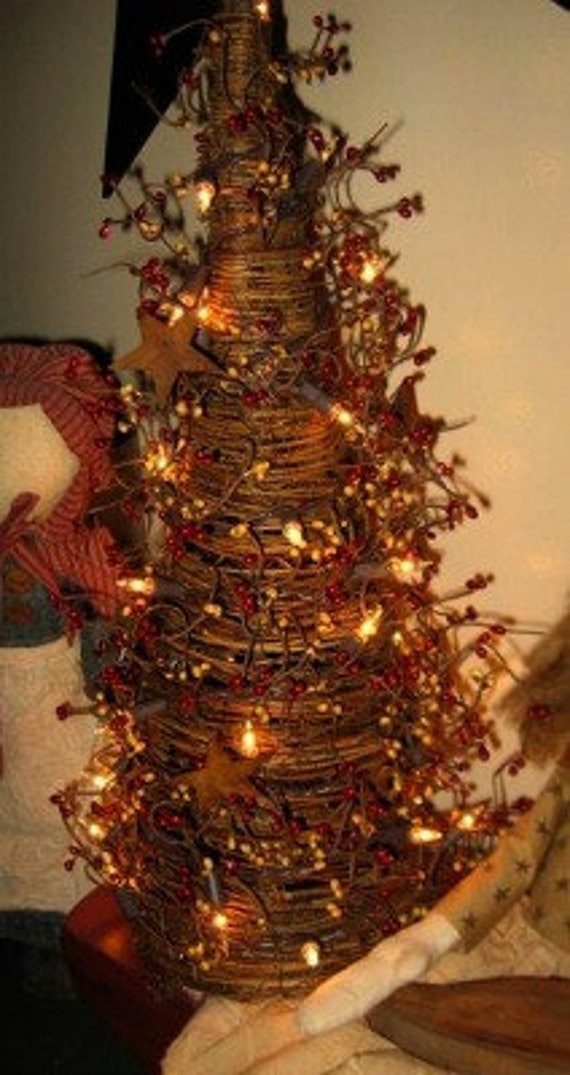 Lighted Tree w/ pip n star berry garland by TheCranberryCupboard
