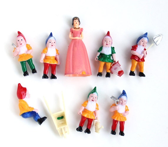 Snow White And The Seven Dwarfs Cake Toppers