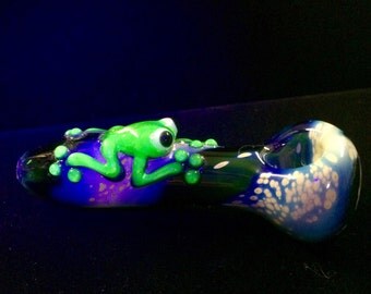 Blacklight Reactive Frog Critter Hand Blown Glass Pipe