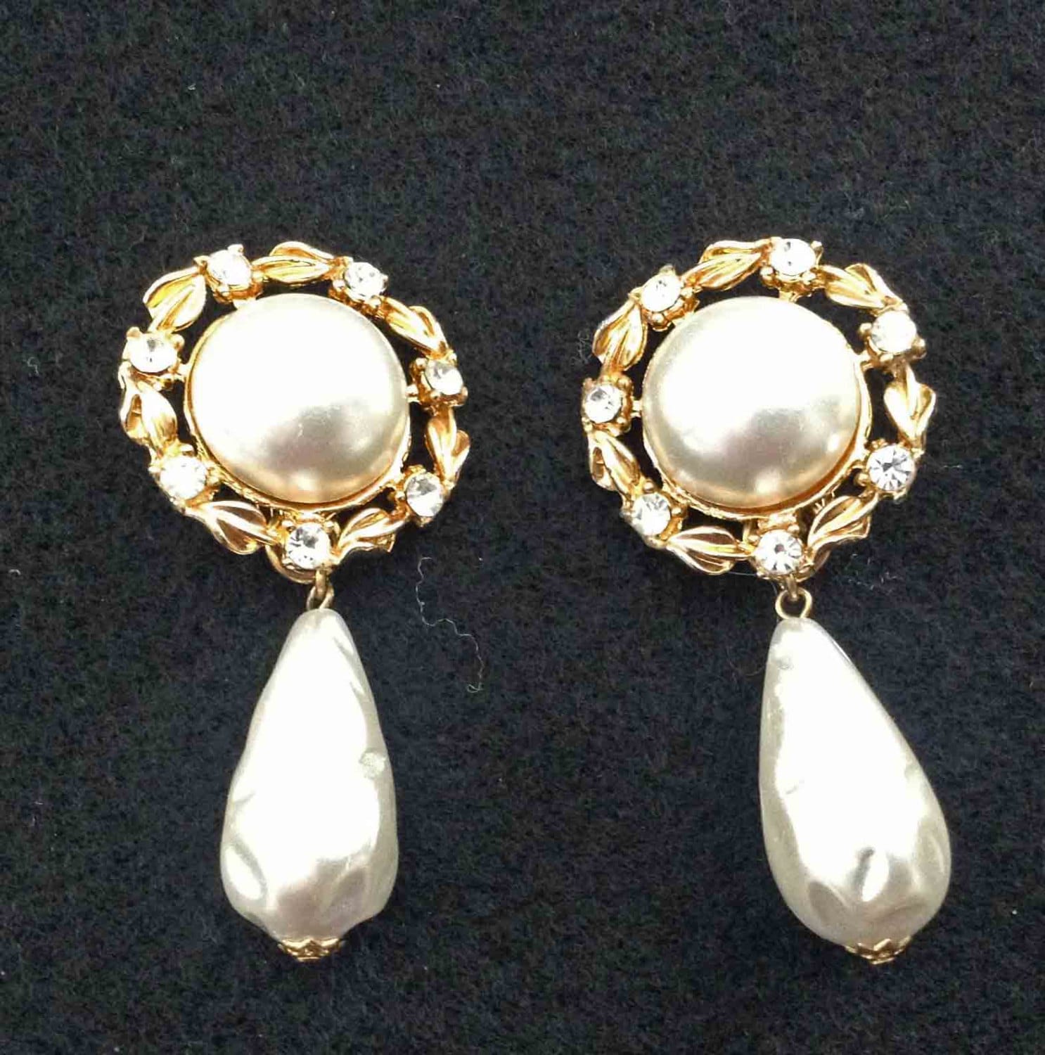 Pearl and Rhinestone Clip Earrings Goldtone Pearl Rhinestone