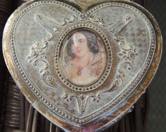 ON SALE 1940's Estate Vintage Heart Shape Jewelry Box with Velvet Lining