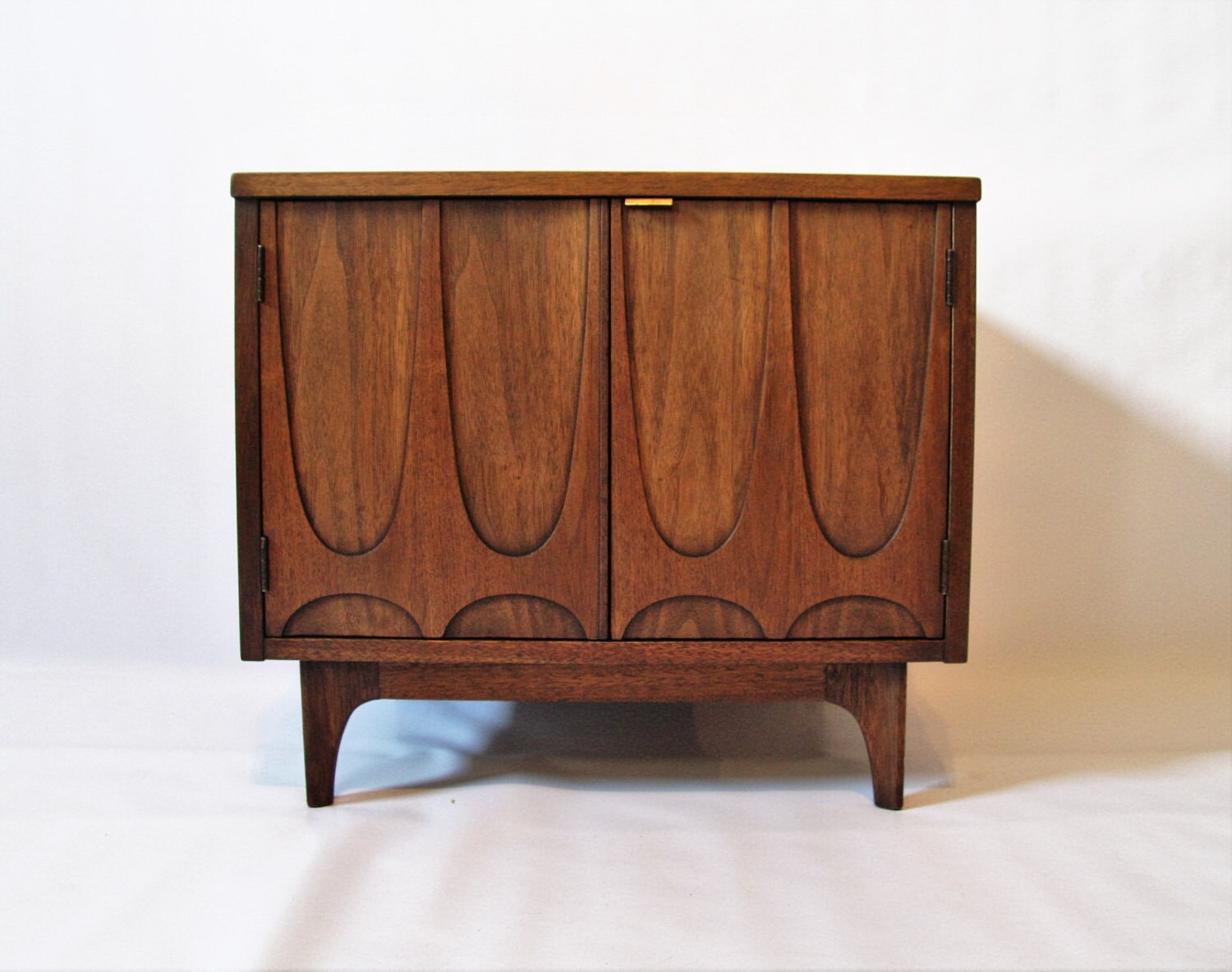 Mid Century Modern Broyhill Brasilia by WrightFindsinMCM on Etsy