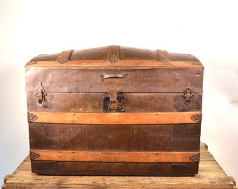 Antique Stage Couch Trunk, Camel Back Trunk, Steamer Trunk, Shipping Chest, Humpback Trunk, Bow Top Shipping Luggage, Steamer Trunk