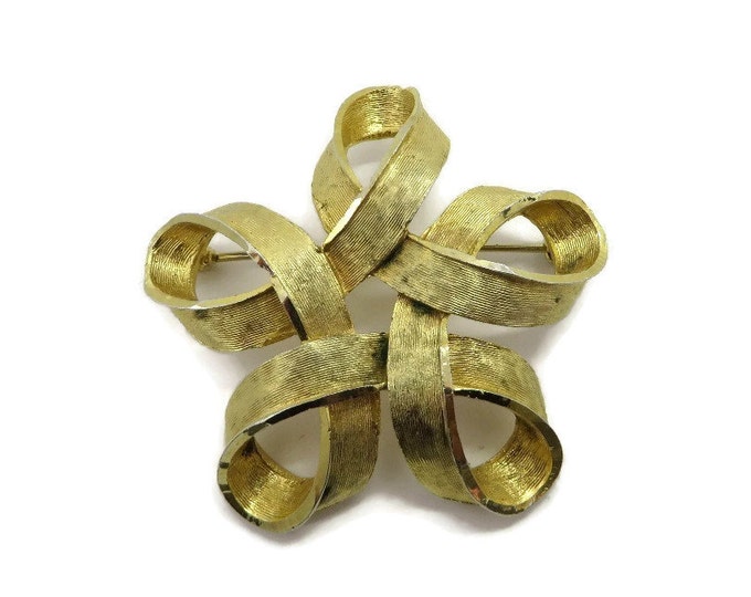 Vintage CAPRI Brooch, Gold Tone Wreath Brooch Pin, Matte Gold Pin, Signed Capri Jewelry