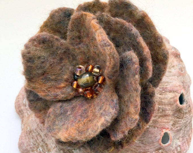 Brown Bead Flower Brooch Merino Wool Retro Style Wedding Bright Dress Hat Accessories Hat Flower Brooch Authentic Designer Felt Floral Pin