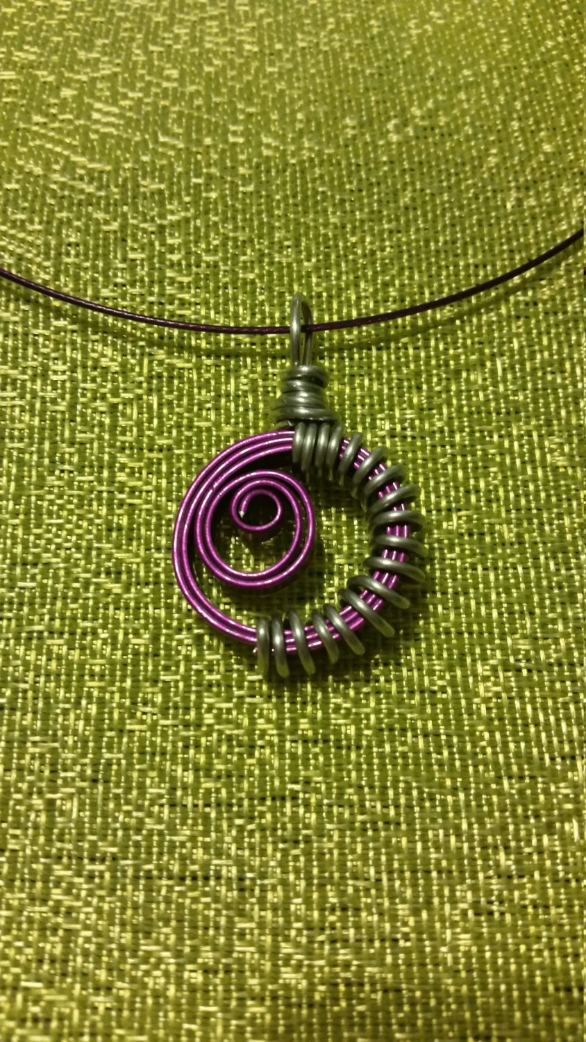 Colored aluminum wire pendant mod jewelry designs round