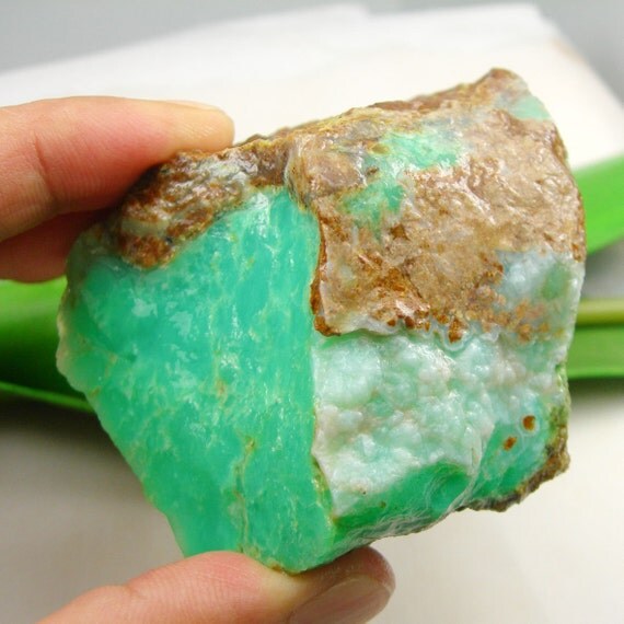 1075 carats Bright Apple Green Opaque Clarity by LQCJewellery