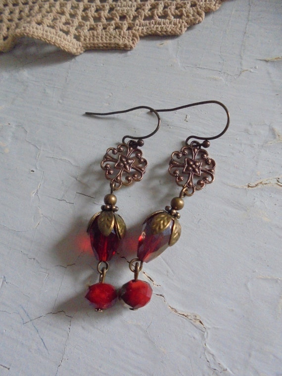 Vintage style dangle earrings