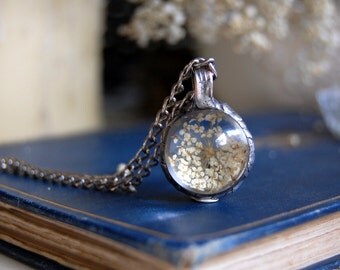 QUEEN ANNE'S LACE terrarium pendant - 12 colors, perfect gift, blue pink orange white lavender red brown purple, terrarium, pressed flower