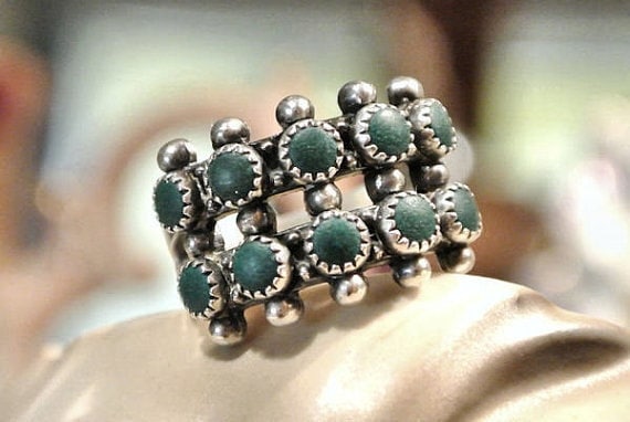 Vintage Zuni Ring Snake Eyes Sterling Silver Chrysoprase Zuni Native American Petit Point Micropoint Raindrops 1970s Southwestern Size 5
