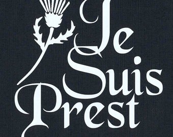 Outlander themed DECAL Je Suis Prest, 3.75" X 4" Fraser Clan Motto, "I Am Ready" with thistle