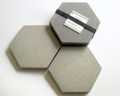 NEW! Set of 4 CONCRETE Gray HEXAGON Coasters with Soapstone Chalk—Wedding Registry, Housewarming, Host Gift—Dessous-de-verre/Posavasos Gris