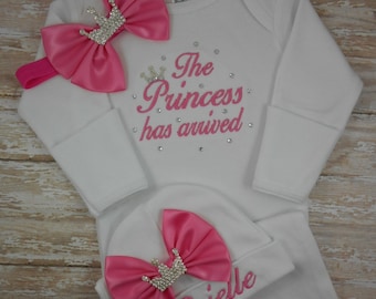 Baby girl coming home gown, baby girl coming home outfit, hospital gown, baby hospital hat, newborn baby girl, The Princess has arrived, set