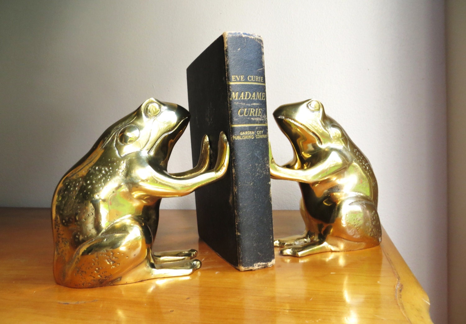 Vintage Brass Frog Bookends Gold Frog Book by DewyMorningVintage