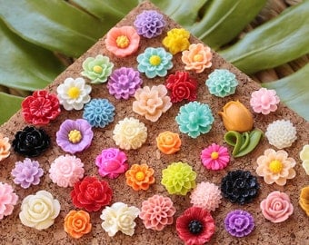 Small Mixed Flower Thumbtacks, Eclectic Mix Wild Flower Pushpin, Large Variety Floral Push Pin Set, Pretty Flower Pushpins, Cute Flower Tack