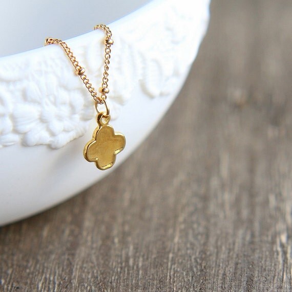 Small clover necklace Clearance