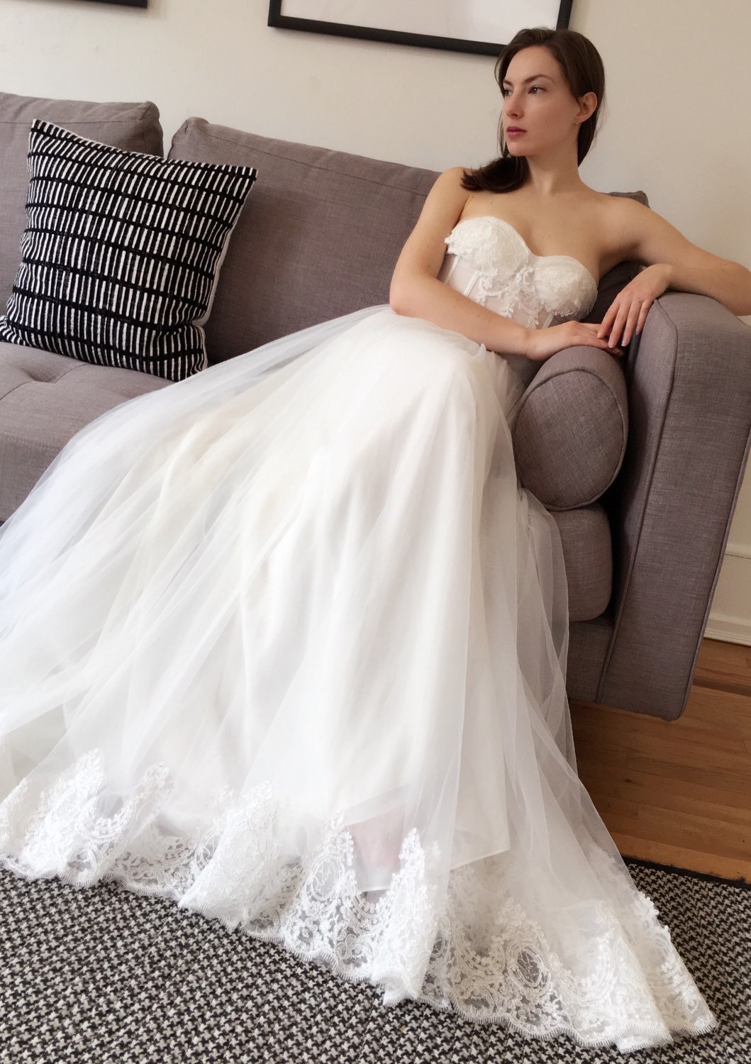 Strapless Bustier Elegant Lace Wedding Dress
