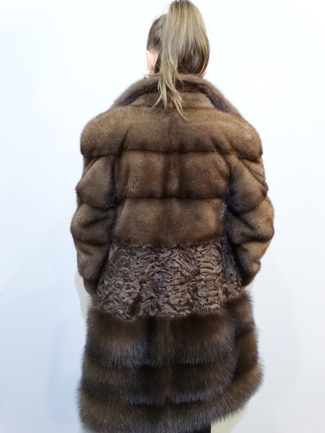 Fur Pelts And Coats Of Mink Sable Fox Chinchilla Coyote Beaver Gallery Photo