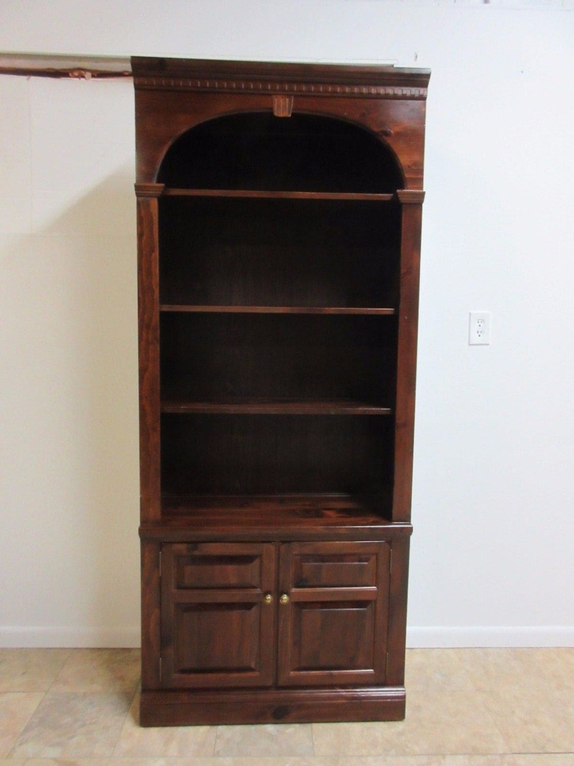 Ethan Allen Old Tavern Antiqued Pine Bookshelf Curio