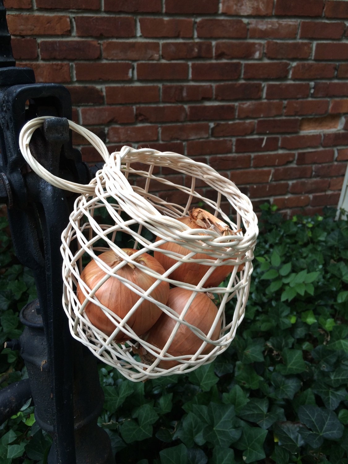 Hanging Shaker onion basket natural basket fruit basket