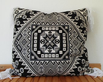 Decorative kilim pillow cover, 60x60cm, goemetric, bohostyle, tribal pattern, woven cushion, ethnic pillow, handmade, bohemian,hippy cushion