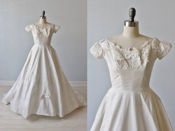 1950s Wedding Dress / 1950s Lace Wedding Gown / Modest / Short