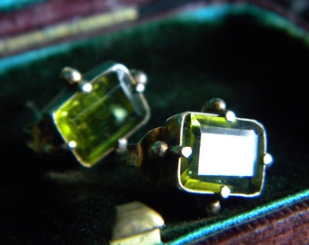 Gold vermeil earrings with peridot colored stones - Medieval style