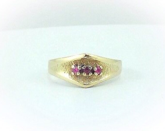 Ladies Vintage Solid 10k gold ruby ring. Rubies. Amethyst gold ring. Estate rings. Solid gold ruby ring.