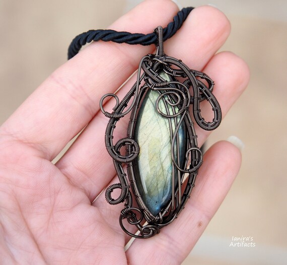 Labradorite wire wrapped pendant/Gemstone pendant/Gift by Ianira