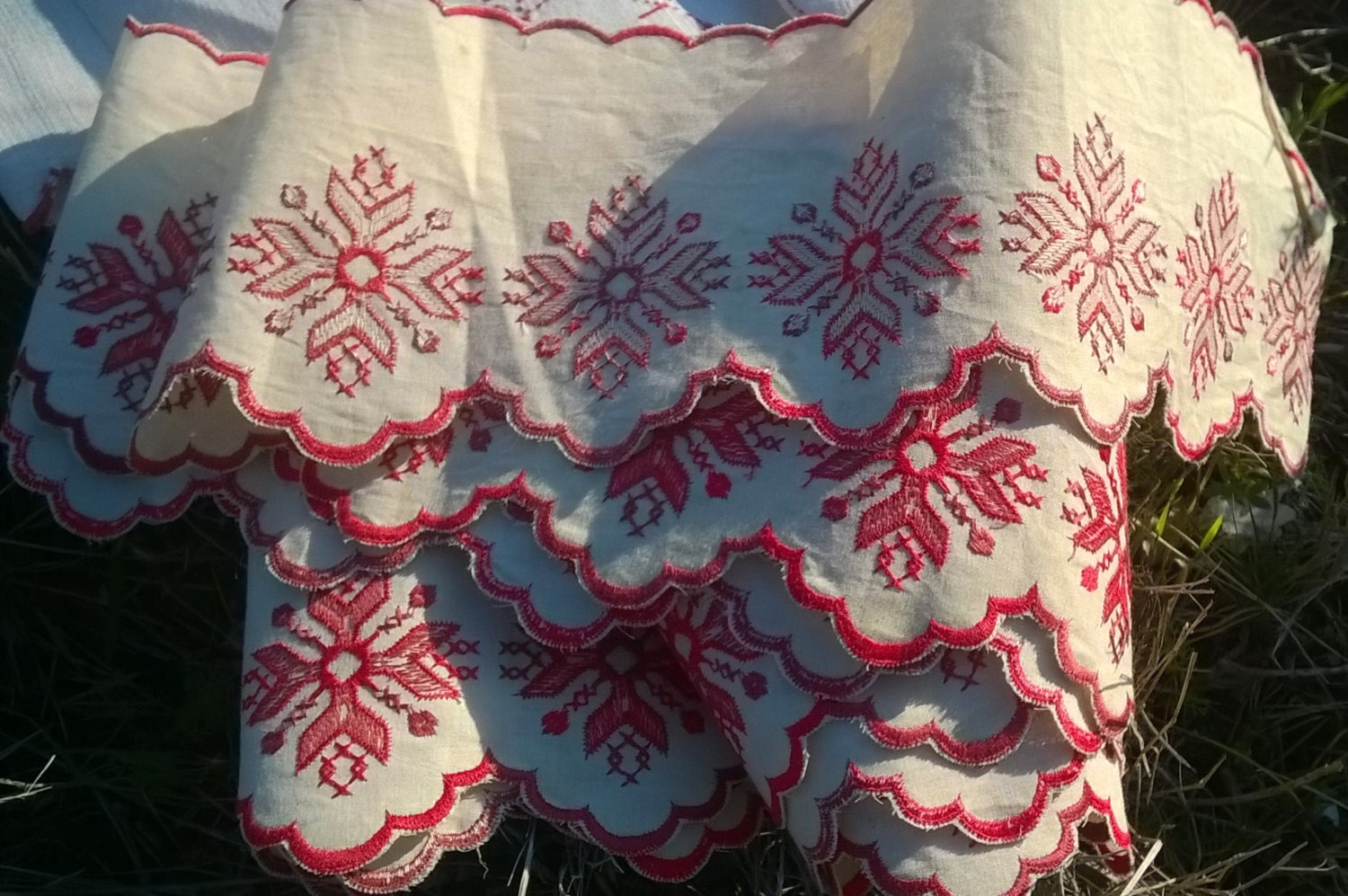 victorian french country kitchen café curtain shelf edging red victorian french country kitchen café curtain shelf edging red