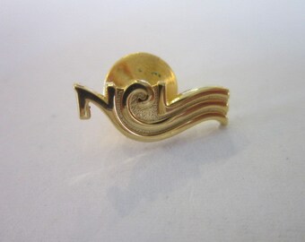 Vintage Gold Tone Retro Style Pinback N