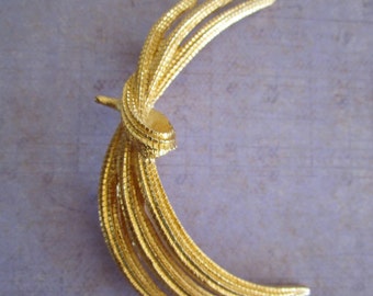 Vintage Gold Tone Monet Spray Brooch Pin