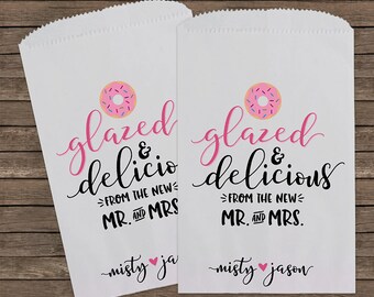 Donut Favor Bag, Glazed and Delicious, Wedding Favor Bags, Donut, Personalized Wedding Favor Bags, Treat Bags, Custom Favor Bags, Kraft 173