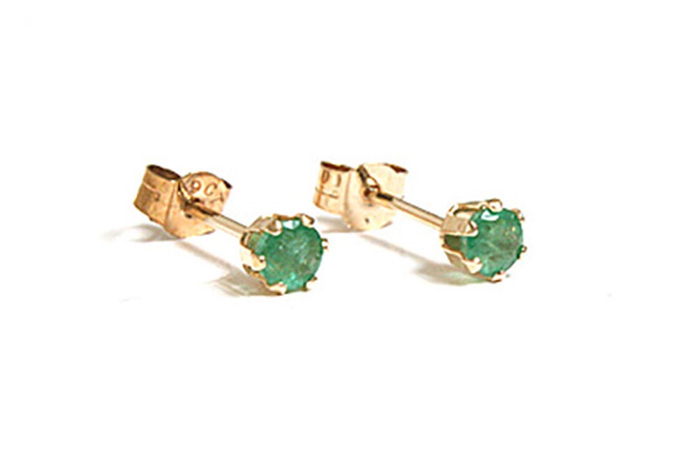small emerald earrings studs