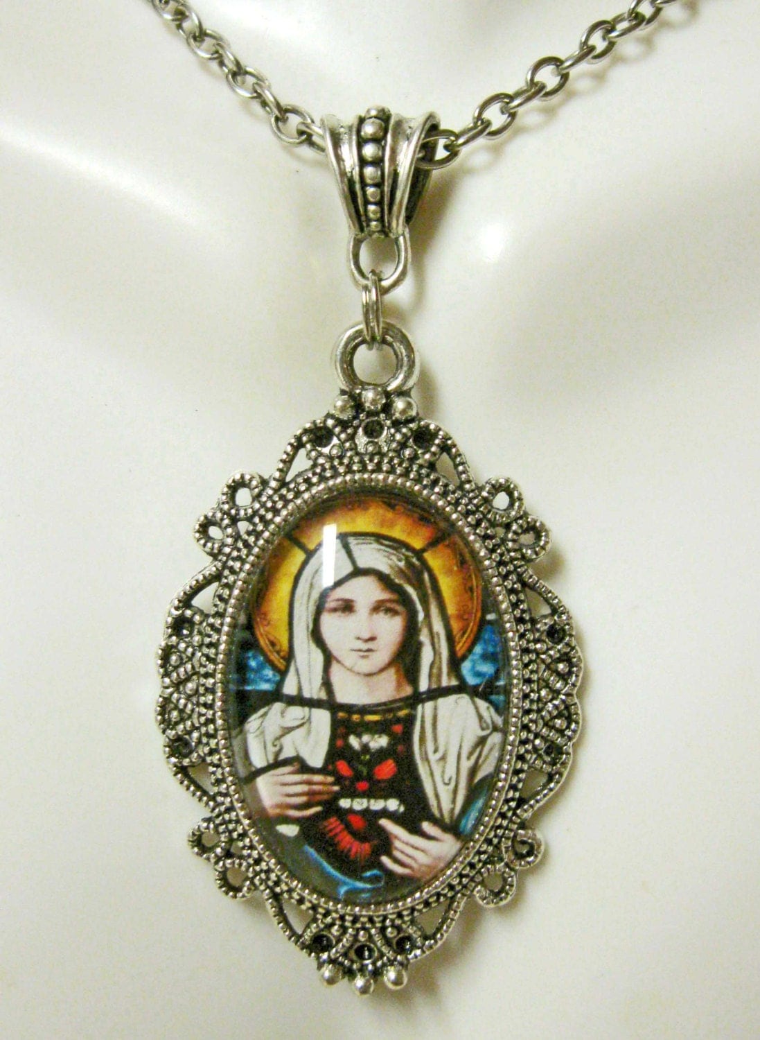 Immaculate heart of Mary pendant with chain AP04168