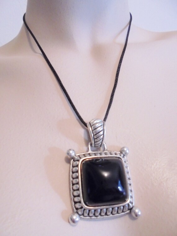 Items similar to Vintage Pendant Necklace Signed Crown PD ...