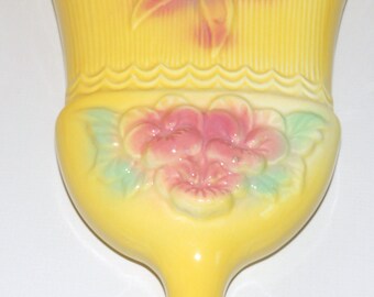 HULL Wisk Broom Wall Pocket 1950s