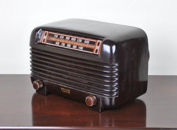 Antique 1946 Philco AM Radio Model 46-250 by RobsAntiqueRadios