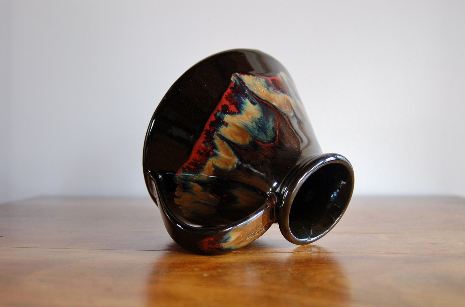 Large Earth Tone No Spill Wide Base Travel Mug 20 Ounce Hand