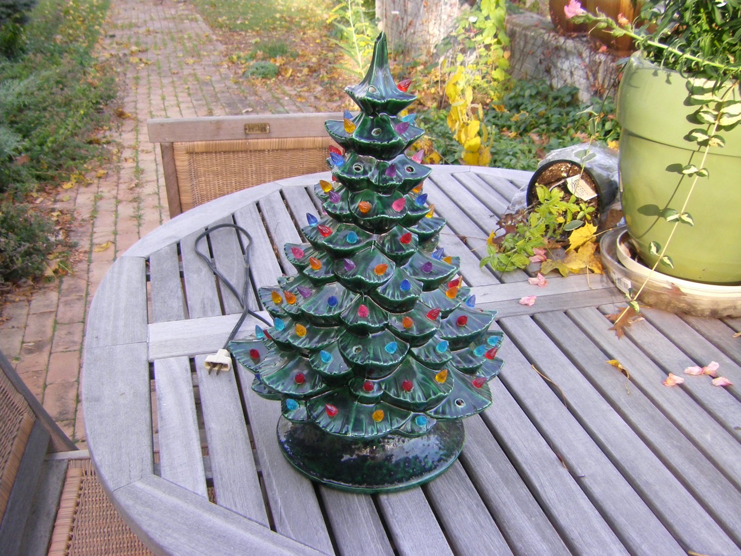 Arnels 20 Inch Tall Ceramic Christmas Tree with Base and