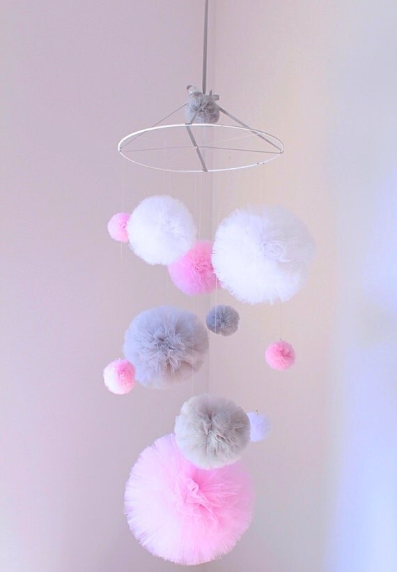 Baby mädchen rosa prinzessin mobile mobile grau von pompommyworld