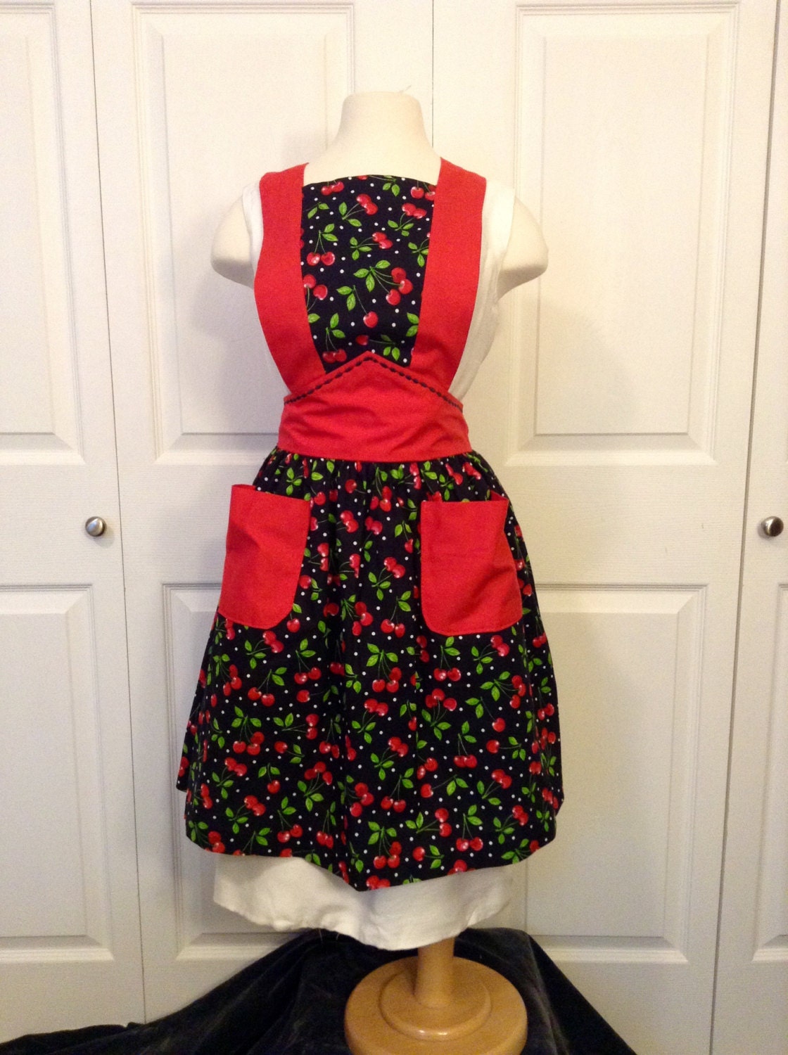 Handmade Full Figured Apron. Fun Flirty Pretty Sexy. Retro