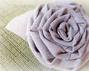 Spilla a forma di rosa in tessuto lino, spilla a forma di rosa, spilla decorativa, spilla handmade, spilla in tessuto, Rosa di lino