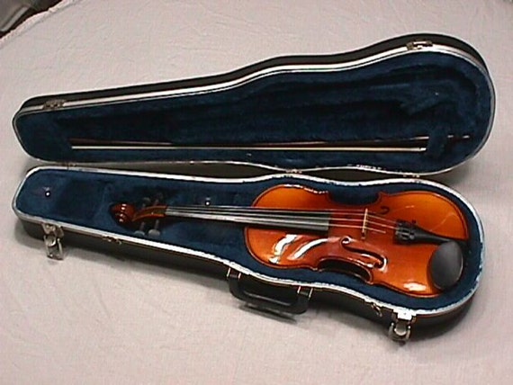 Skylark Violin Bow & a Nice Hard Shell Case Ready to Play.