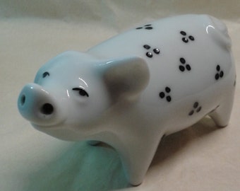 Fine Scottish Highbank porcelain pig, decorative chic, cute and quirky
